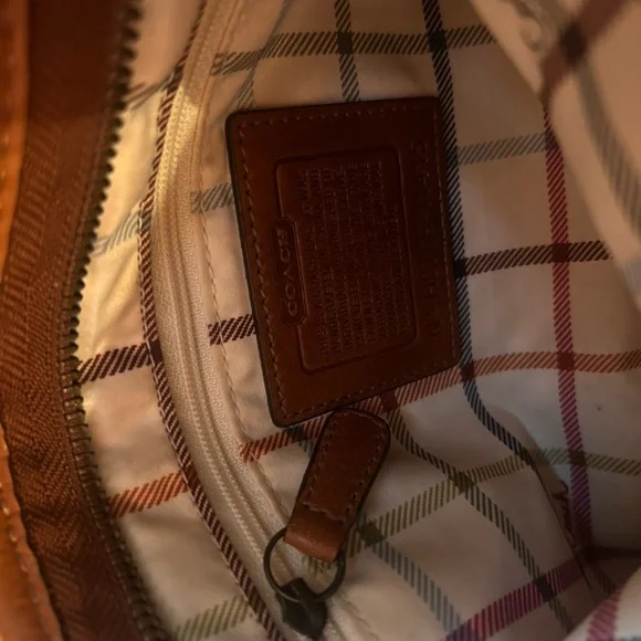 Coach leather shoulder purse - Picture 3 of 3